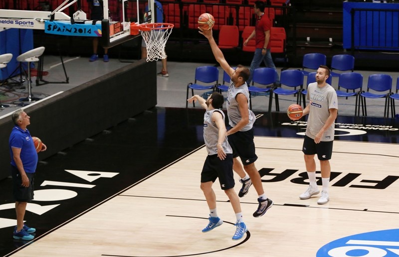 Μουντομπάσκετ 2014: Μπήκε ο Μάντζαρης (photos)