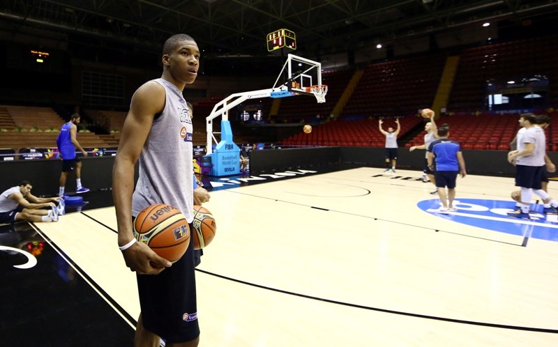 Μουντομπάσκετ 2014: Μπήκε ο Μάντζαρης (photos)