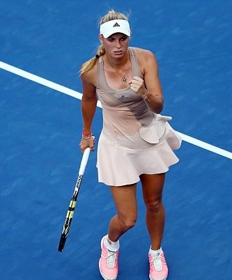US Open: Πιάστηκε η ρακέτα στην κοτσίδα της Βοζνιάκι! (photos+video)