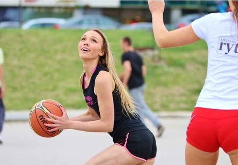 Μουντομπάσκετ 2014: Πρώτα μπιτς βόλεϊ, μετά μπάσκετ (video+photos)