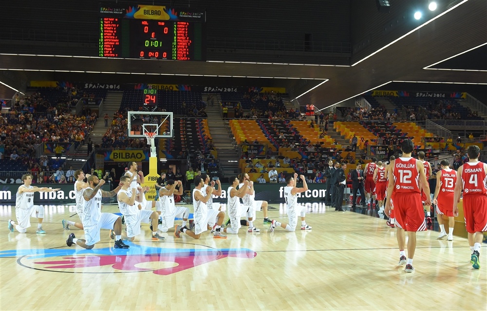 Μουντομπάσκετ 2014: Η... σφαλιάρα στα οπίσθια και η... μασέλα (photos)