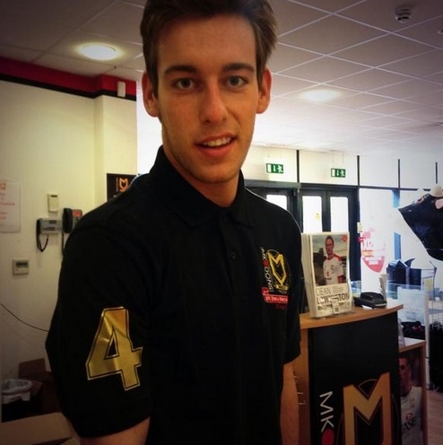 ΜΚ Ντονς: Το μπλουζάκι για την «4άρα» επί της Γιουνάιτεντ (photo)