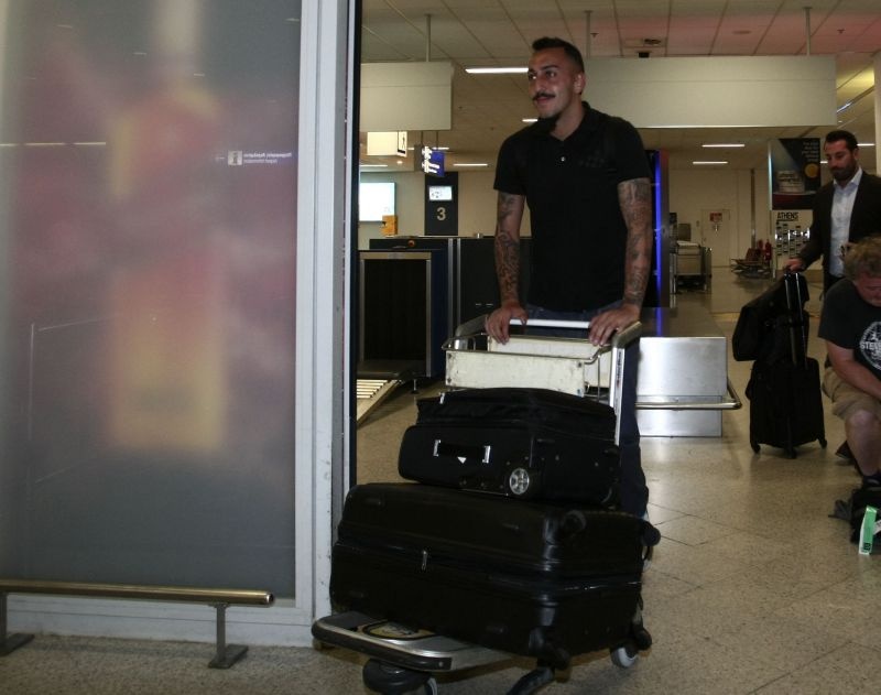 Ολυμπιακός: Η άφιξη του Μήτρογλου (photos)