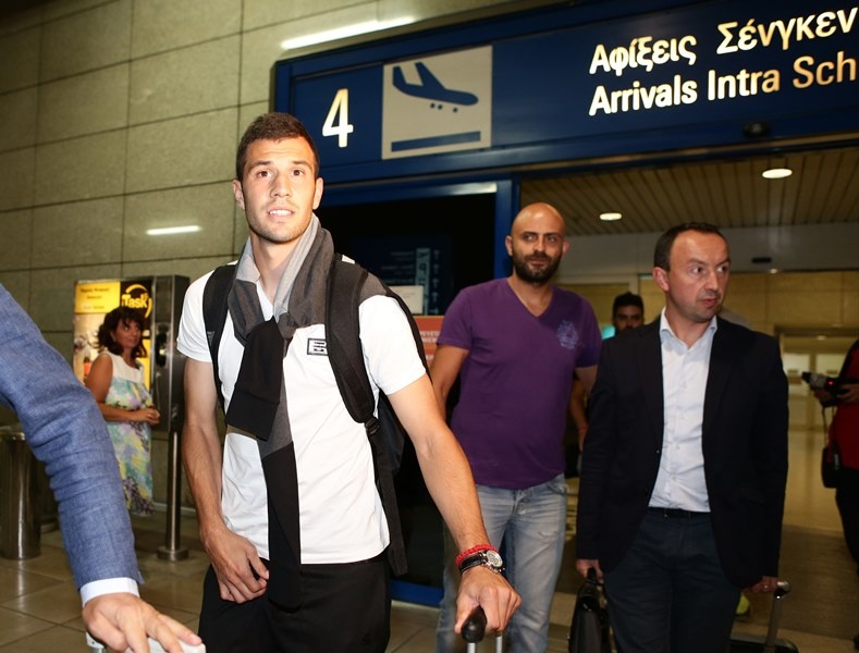 Ολυμπιακός: Έφτασε ο Μιλιβόγεβιτς (photos)