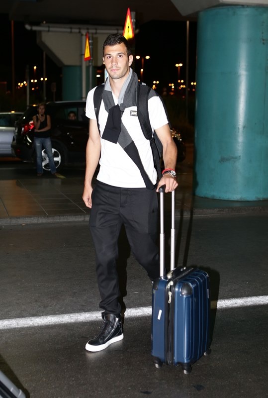 Ολυμπιακός: Έφτασε ο Μιλιβόγεβιτς (photos)