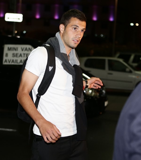Ολυμπιακός: Έφτασε ο Μιλιβόγεβιτς (photos)
