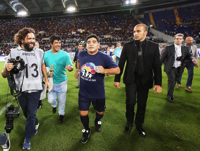Ο Μαραντόνα κάνει ασίστ στον Μπάτζιο! (photos+video)