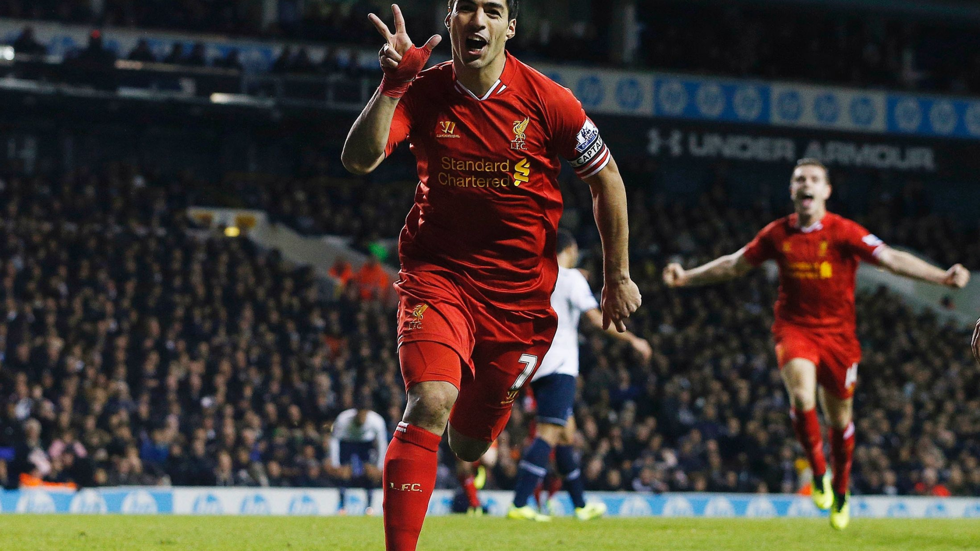 Η «κόκκινη» καριέρα του Σουάρεζ (video+photos)