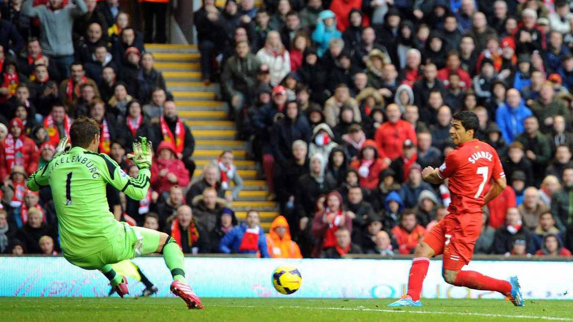 Η «κόκκινη» καριέρα του Σουάρεζ (video+photos)