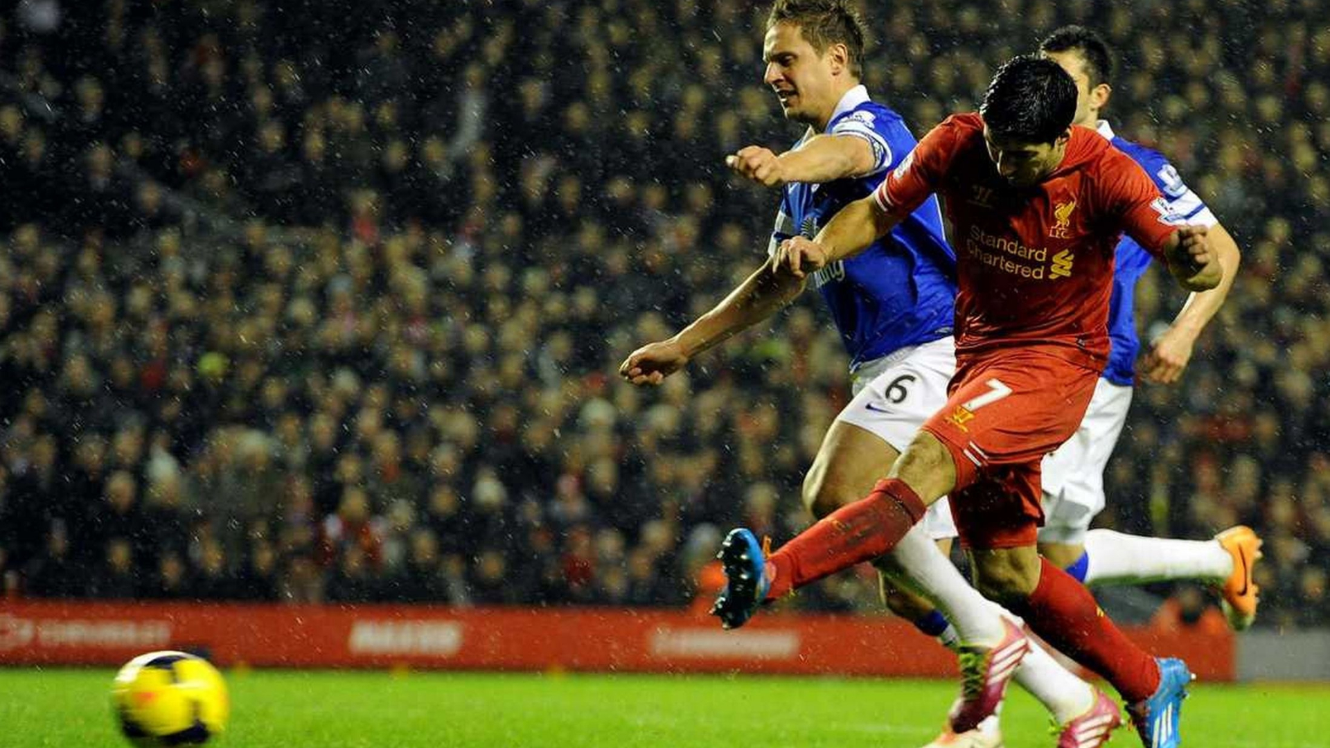 Η «κόκκινη» καριέρα του Σουάρεζ (video+photos)