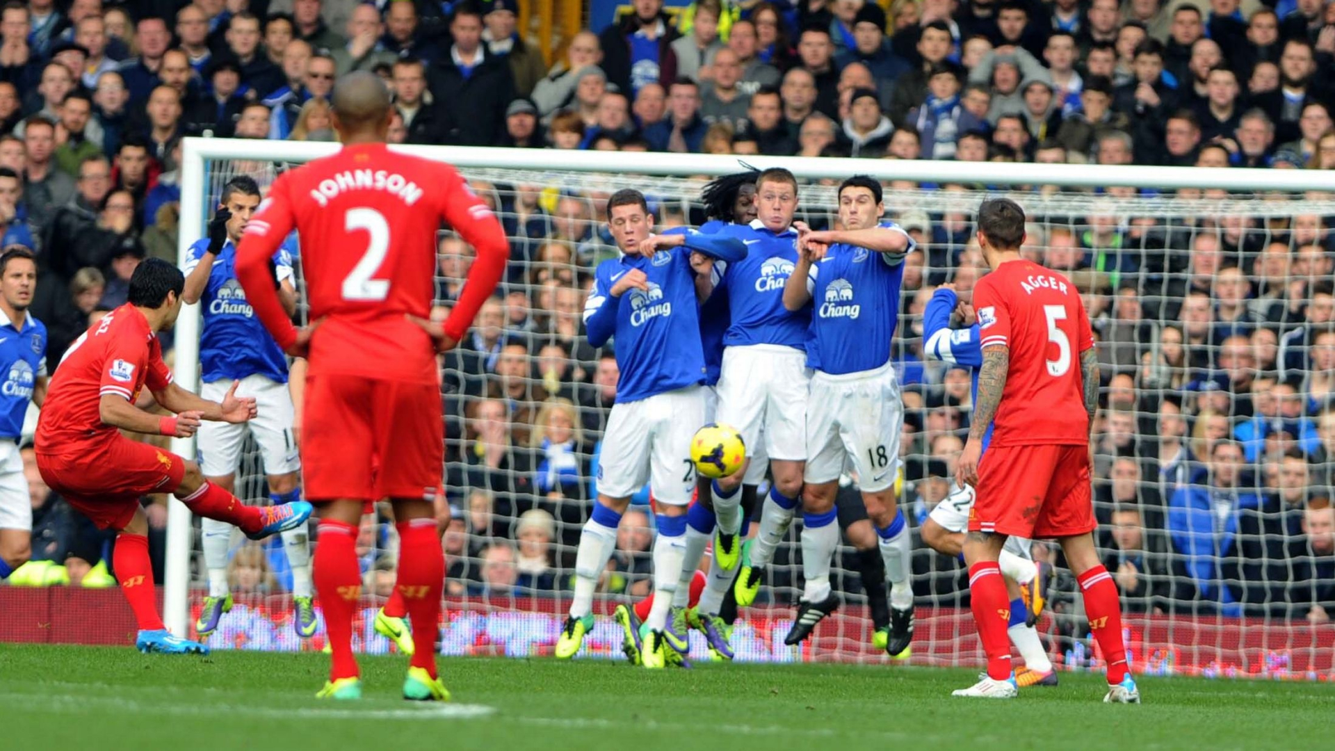 Η «κόκκινη» καριέρα του Σουάρεζ (video+photos)