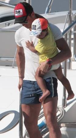 Ρεάλ Μαδρίτης: Baby Sitter ο Ρονάλντο! (photos)