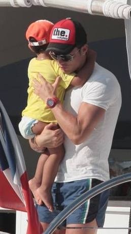 Ρεάλ Μαδρίτης: Baby Sitter ο Ρονάλντο! (photos)
