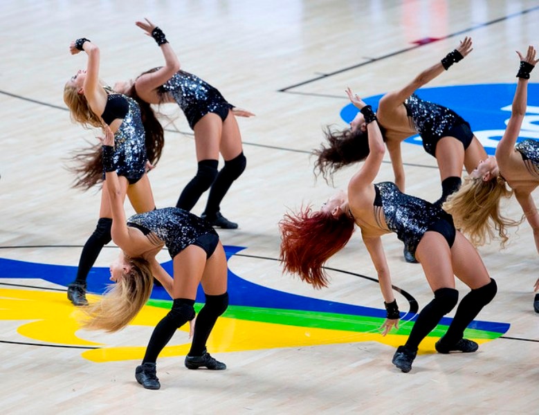Mundobasket 2014: Τσιρλίντερ από ασήμι (photos)