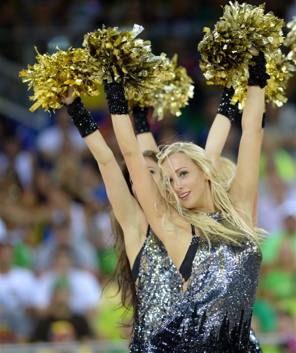 Mundobasket 2014: Τσιρλίντερ από ασήμι (photos)