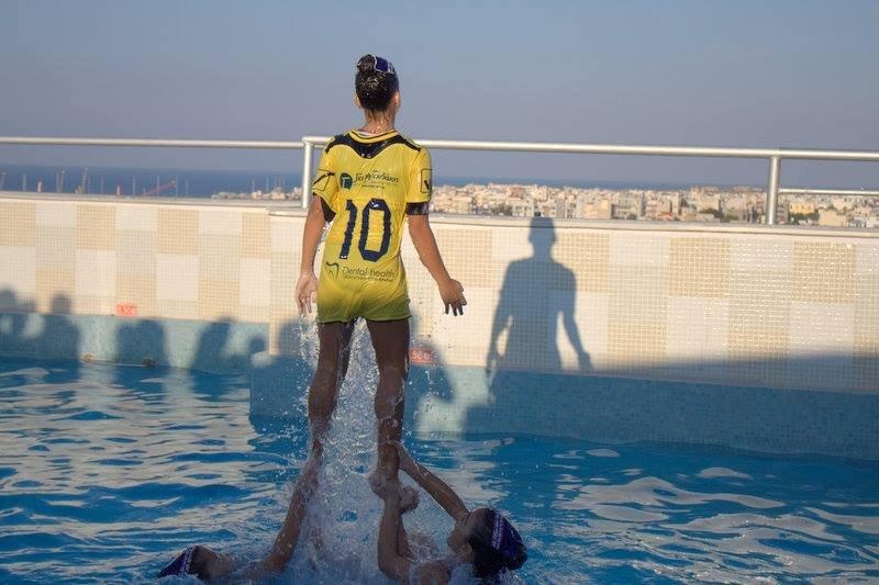 Παρουσίαση φανέλας της Ομόνοιας στην... πισίνα (photos)