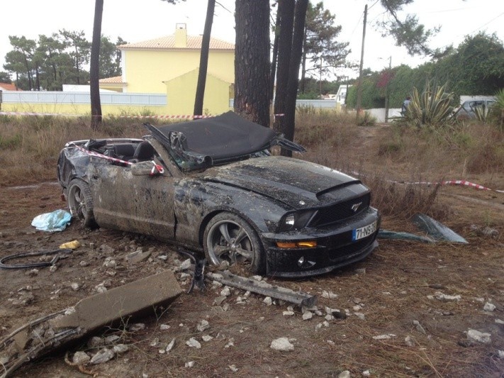 Μπενφίκα: Παίκτης της τράκαρε σε δέντρο! (photos)