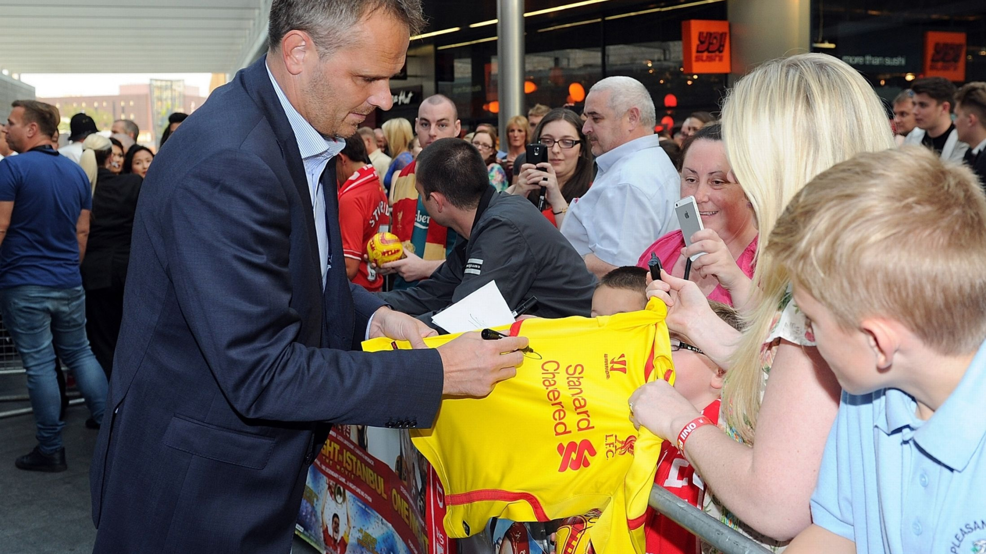 Η Λίβερπουλ στο  κόκκινο …χαλί (photos)