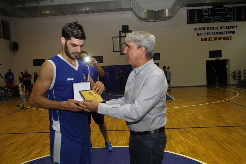 Πανελευσινιακός: Το… σήκωσε στην Κύμη (photos)