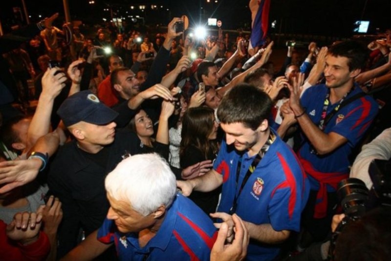 Mundobasket 2014: Απίστευτη υποδοχή στο Βελιγράδι (videos+photos)