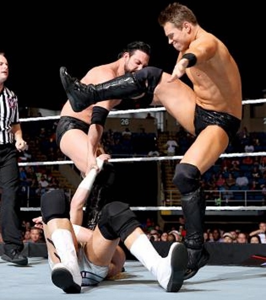 Main Event: Αγγαρεία για Seth Rollins (photos+videos)