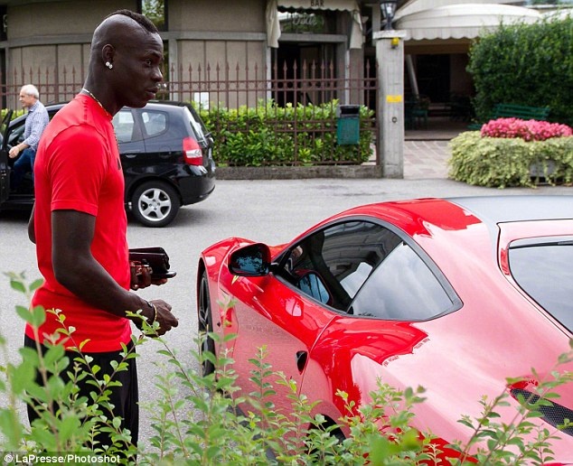 Λίβερπουλ: Έφτασε το Super Mario… Car-t! (photos+video)