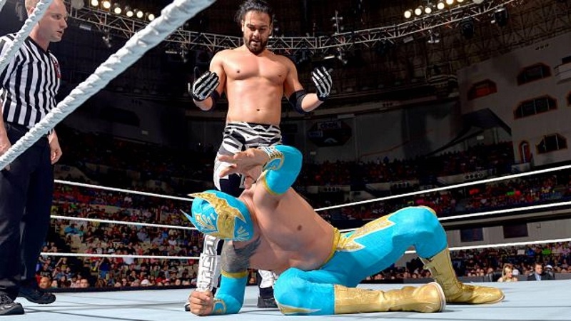 Superstars: Αθόρυβη τριλογία με Sin Cara (photos+videos)