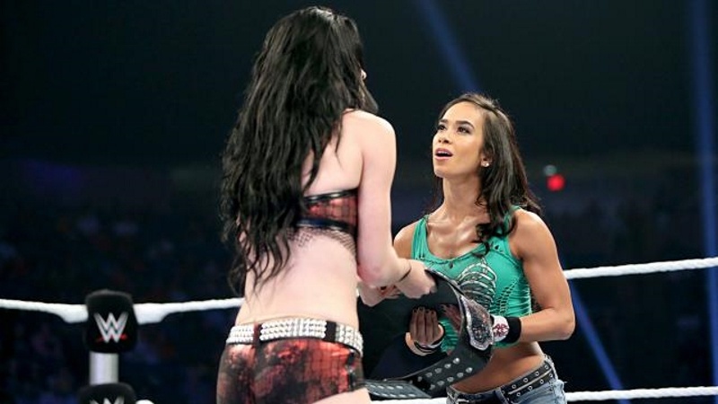 SmackDown: Reigns με Rollins και στη μέση ο… Rusev (photos+videos)