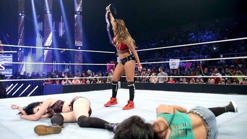 SmackDown: Reigns με Rollins και στη μέση ο… Rusev (photos+videos)