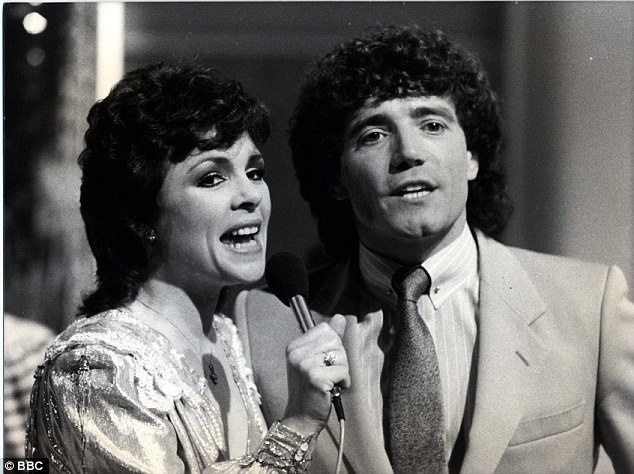 Ακροβάτης και τραγουδιστής ο Κίγκαν (videos+photos)