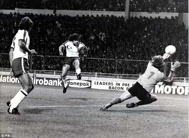 Ακροβάτης και τραγουδιστής ο Κίγκαν (videos+photos)