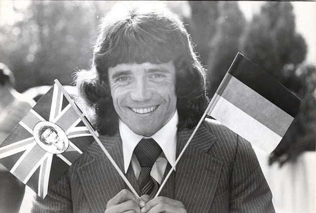 Ακροβάτης και τραγουδιστής ο Κίγκαν (videos+photos)