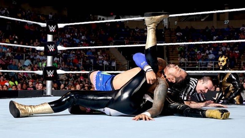 SmackDown: Reigns με Rollins και στη μέση ο… Rusev (photos+videos)