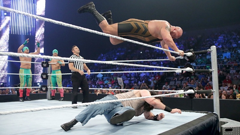 SmackDown: Reigns με Rollins και στη μέση ο… Rusev (photos+videos)