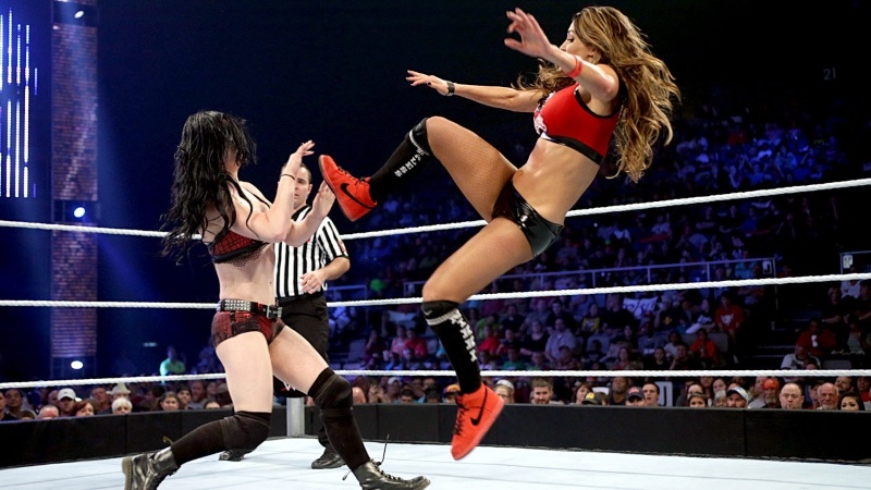 SmackDown: Reigns με Rollins και στη μέση ο… Rusev (photos+videos)