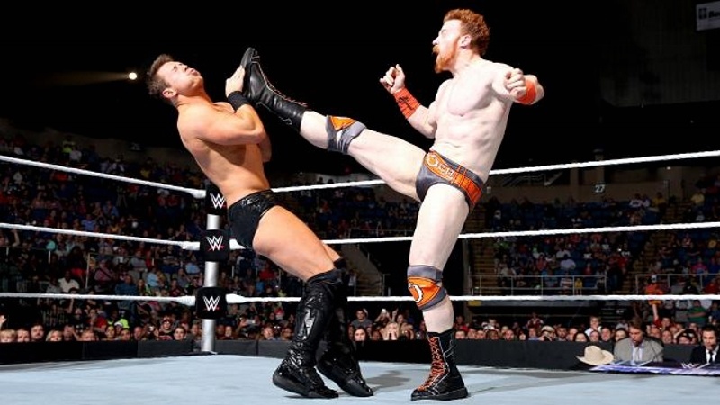 SmackDown: Reigns με Rollins και στη μέση ο… Rusev (photos+videos)