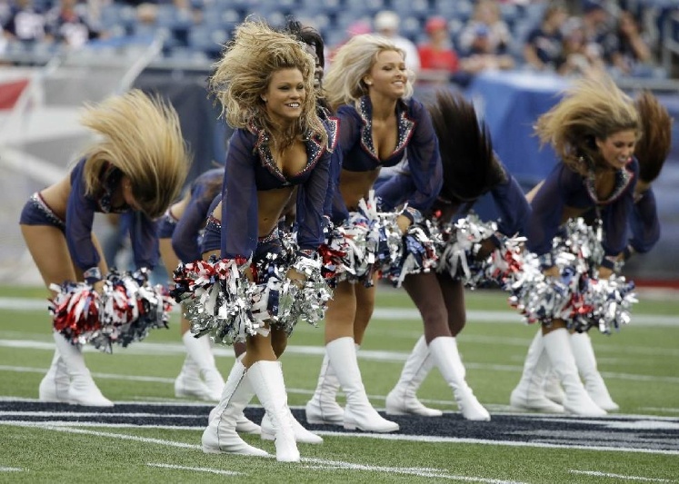 NFL: Παρών εκ νέου οι Cheerleaders (photos)
