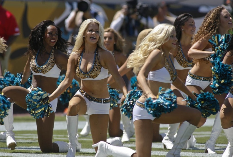 NFL: Παρών εκ νέου οι Cheerleaders (photos)