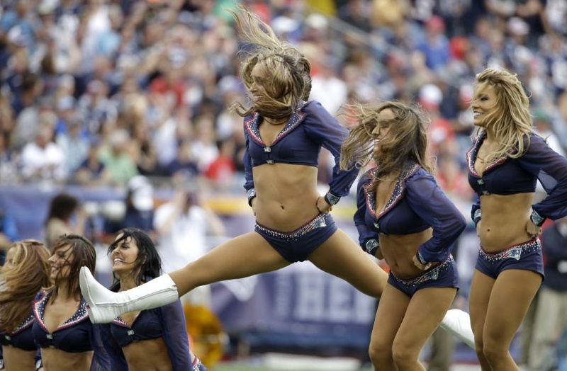 NFL: Παρών εκ νέου οι Cheerleaders (photos)