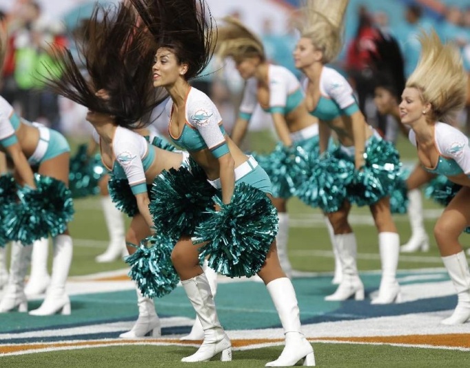 NFL: Παρών εκ νέου οι Cheerleaders (photos)