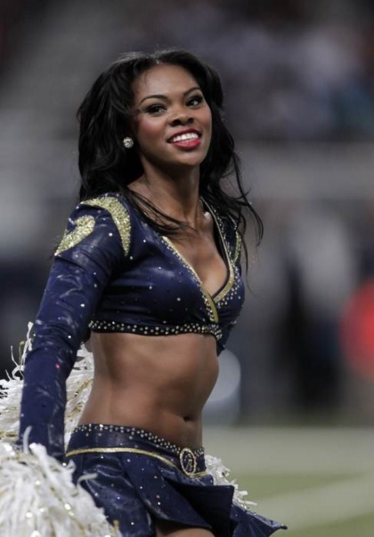 NFL: Παρών εκ νέου οι Cheerleaders (photos)