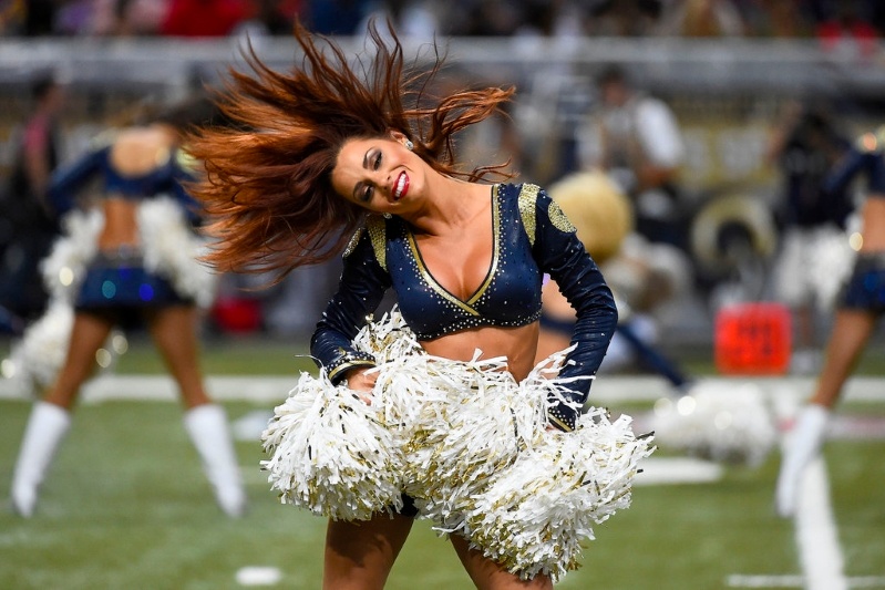 NFL: Παρών εκ νέου οι Cheerleaders (photos)