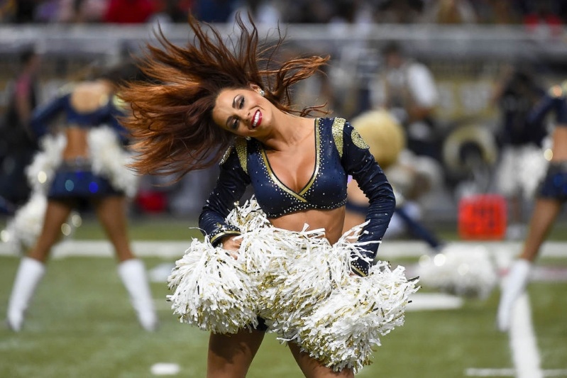 NFL: Παρών εκ νέου οι Cheerleaders (photos)