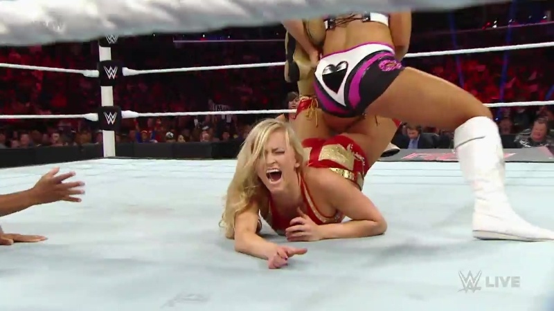 Raw: Μαγικά από Ambrose! (photos+videos)