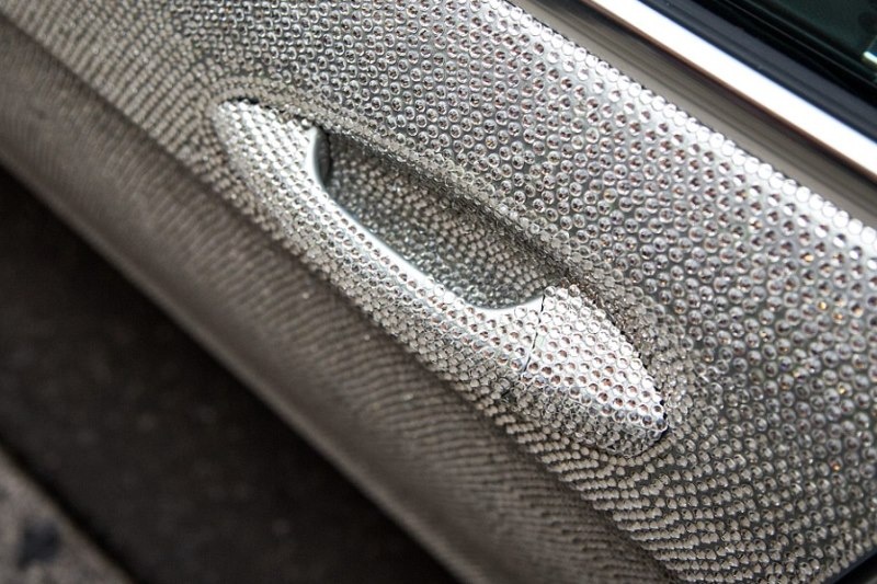 Mercedes: Μία CLS 350 diesel καλυμμένη με… Swarovski (videos+photos)