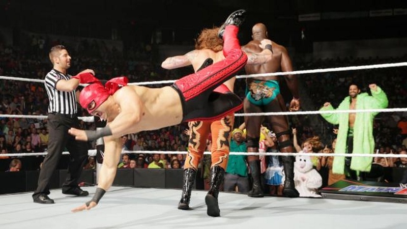 Main Event: Δεν τα… είπε ο Ambrose, υποσχέσεις από Show (photos+videos)