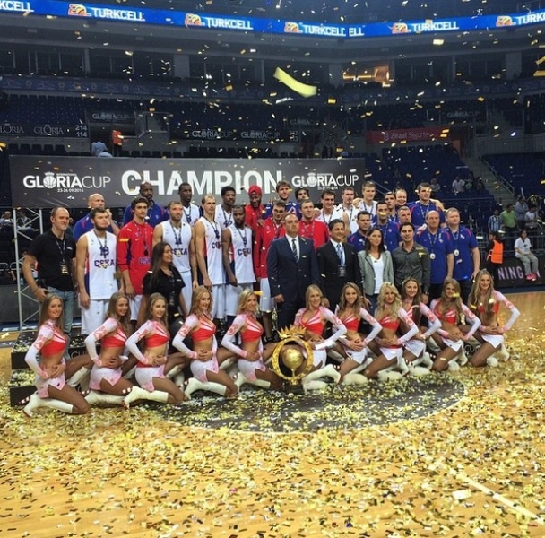 «Gloria Cup»: Πολύχρωμες τσιρλίντερ (photos)