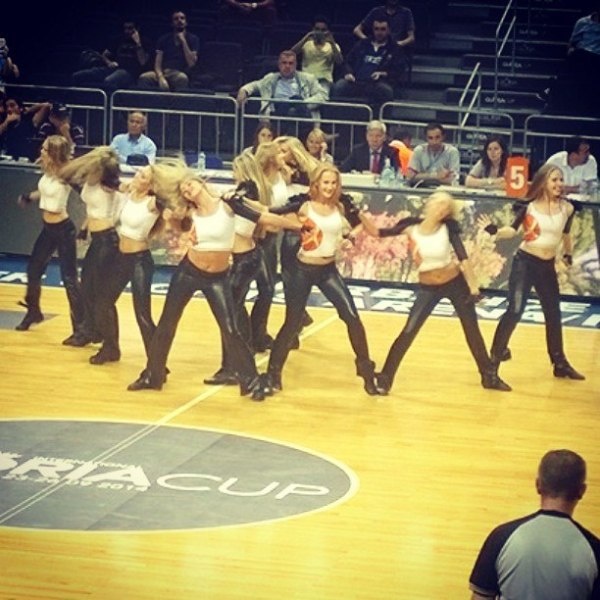 «Gloria Cup»: Πολύχρωμες τσιρλίντερ (photos)