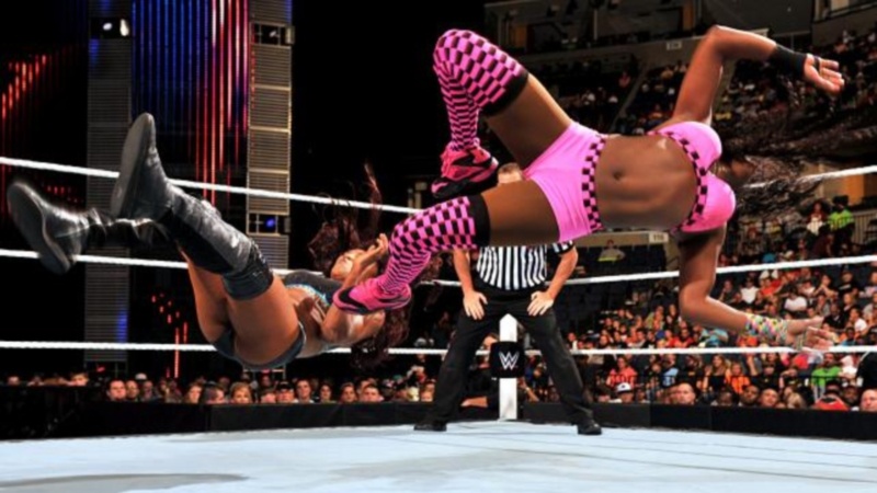 Superstars: Νίκη για Naomi και Kofi (videos)