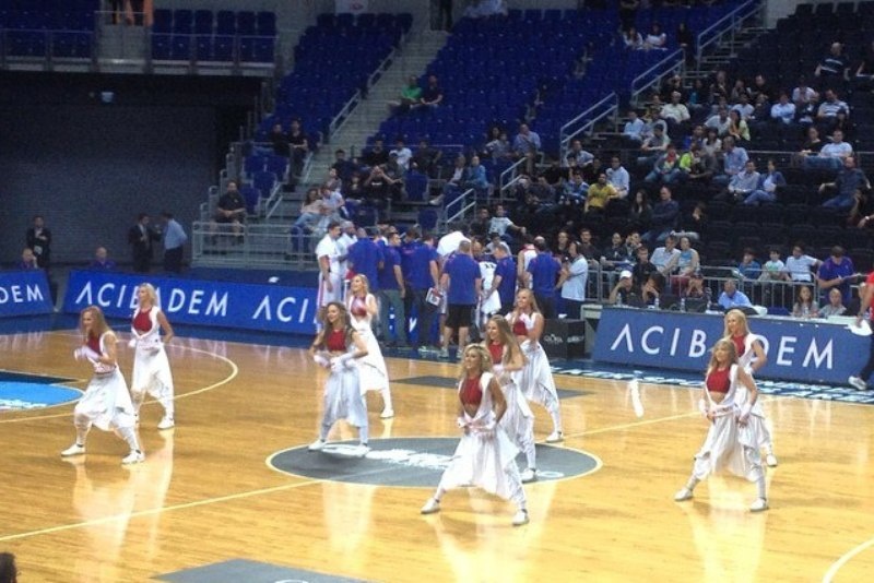 «Gloria Cup»: Πολύχρωμες τσιρλίντερ (photos)